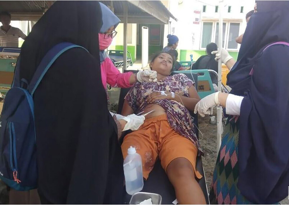 Levantan alerta de tsunami en Indonesia tras fuerte sismo, autoridades prevén más daños Levantan alerta de tsunami en Indonesia tras fuerte sismo, autoridades prevén más daños
