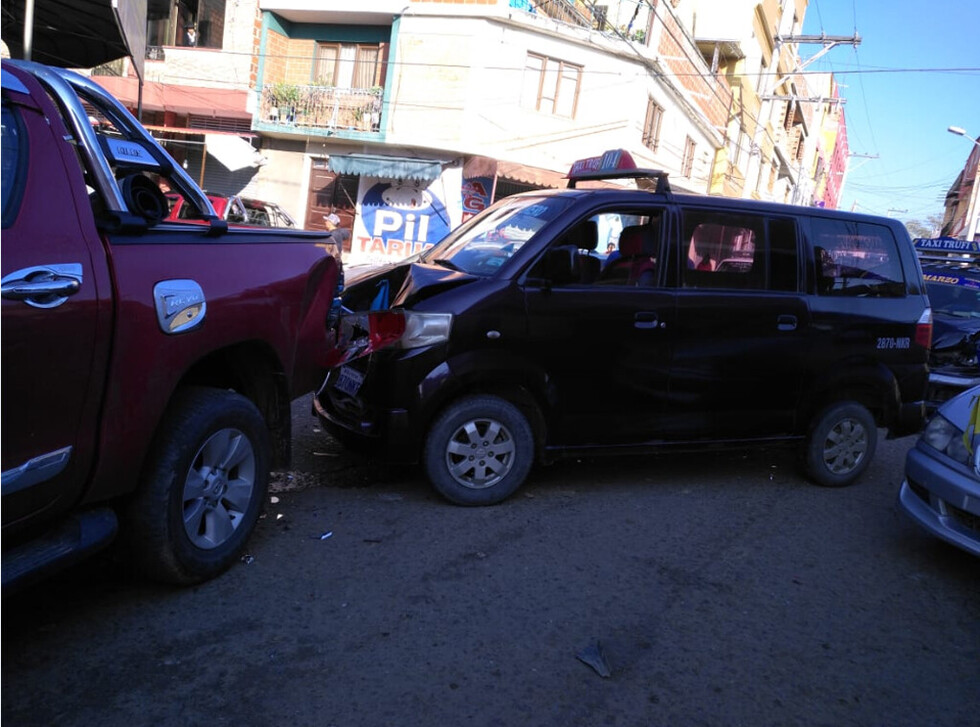 Tres vehículos chocaron en el Defensores del Chaco