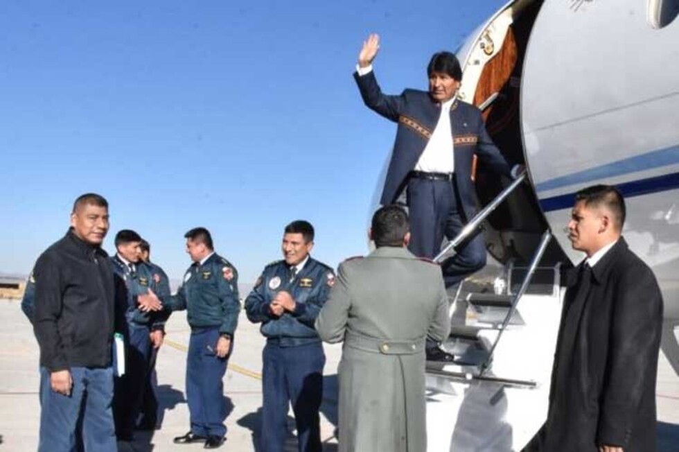 Morales llega a La Haya, se ejercita y cita a reunión a Rodríguez y ministros