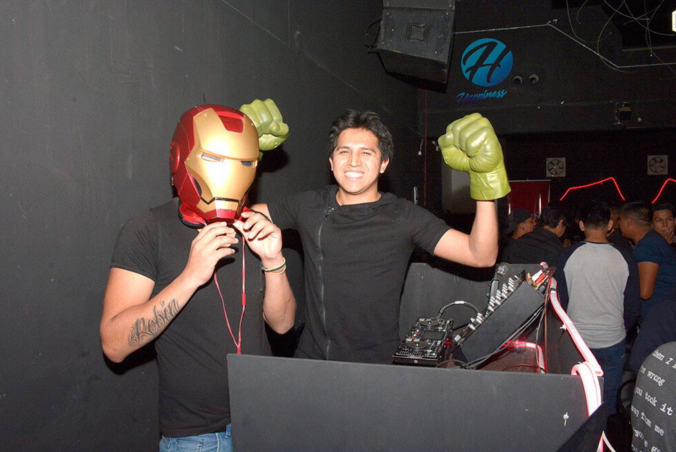 De fiesta  en Kapital Disco