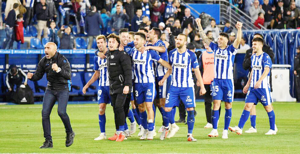 El Alavés agudiza la crisis de un Real Madrid desconocido