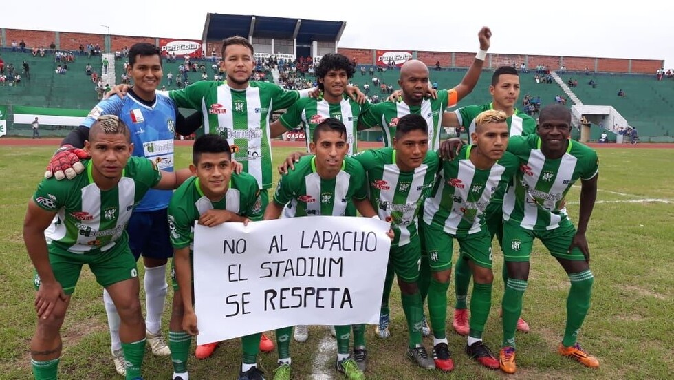 El cartel con el que salió Bermejo al campo