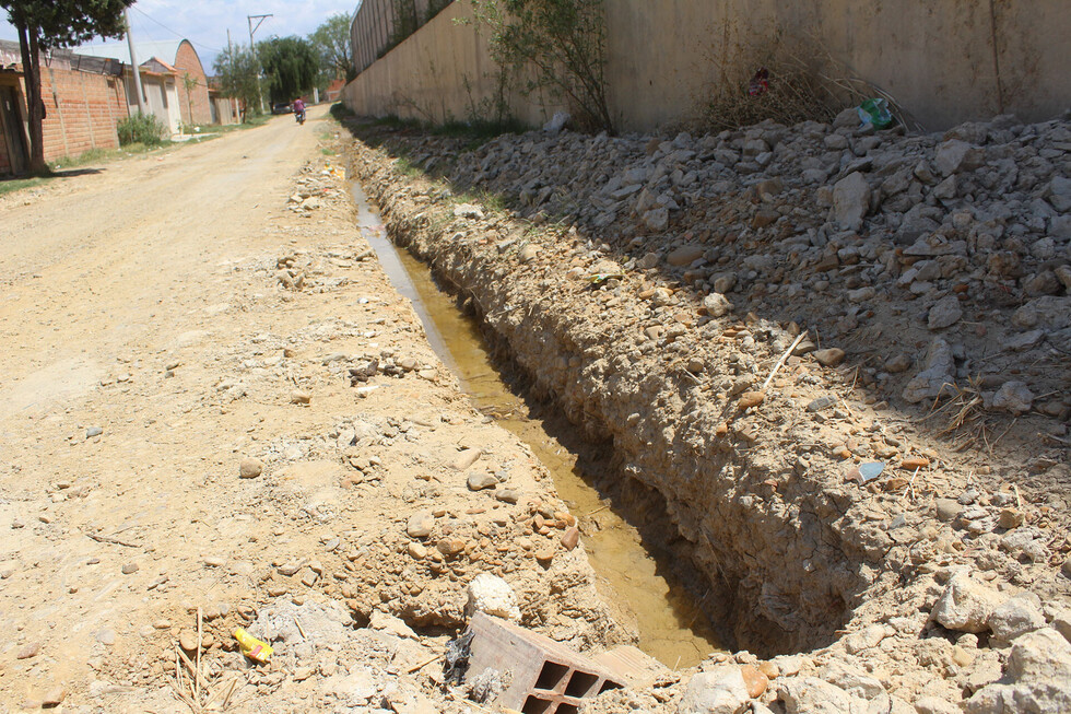 Aguas servidas del penal salen a la calle una vez a la semana