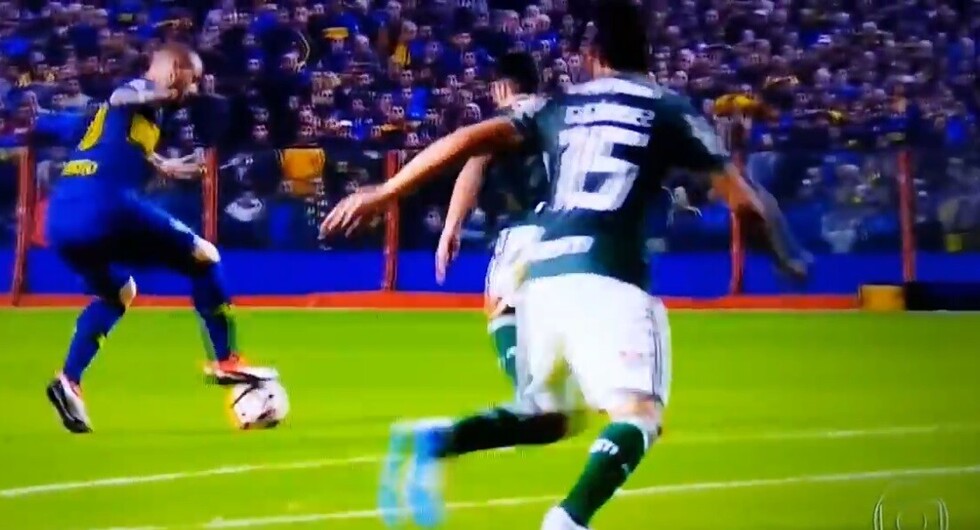 ¡De futsal!, el golazo de Benedetto en La Bombonera