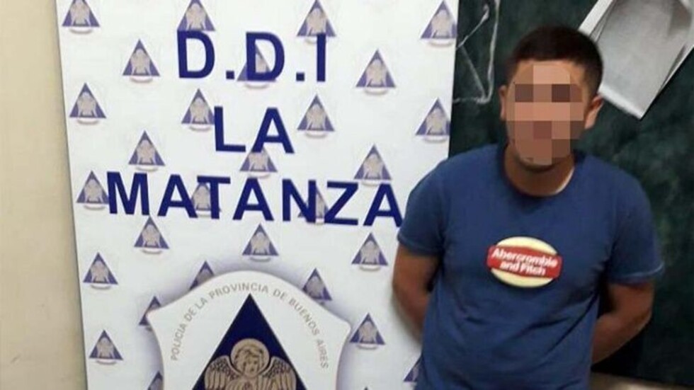 Iba al fútbol y lo detuvieron por matar a un policía