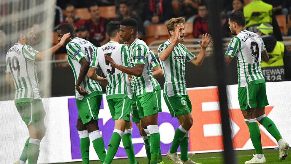 El Betis se regala una noche histórica con triunfo en Italia