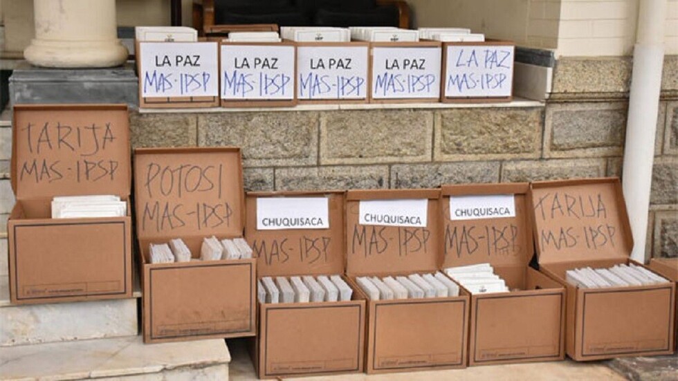 Ocho partidos entregaron sus libros para subir militantes