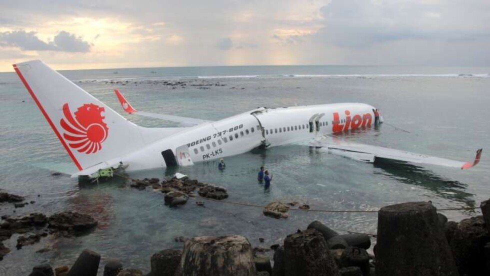 Avión de Lion Air se estrella con 189 personas a bordo