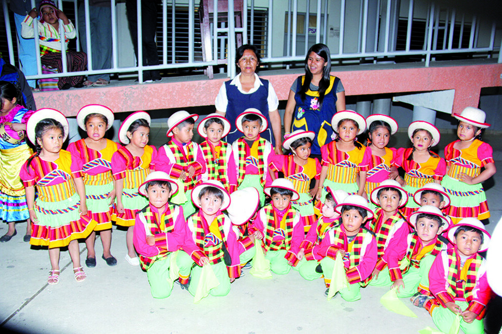 Un churo  festival de danzas en Tarija