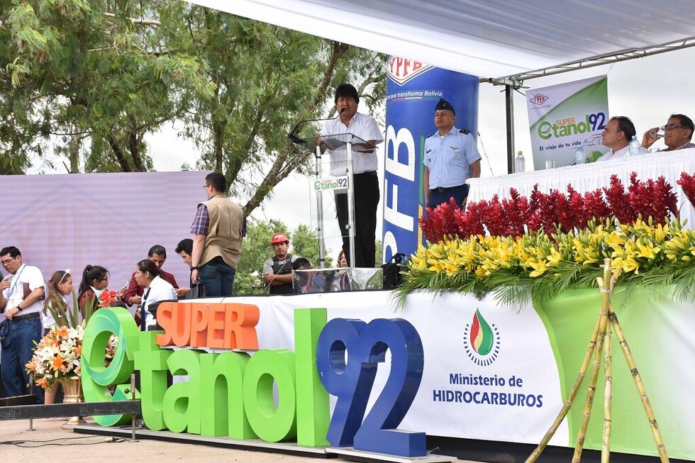 Morales inaugura venta del Súper Etanol 92 a 4,50 bolivianos el litro