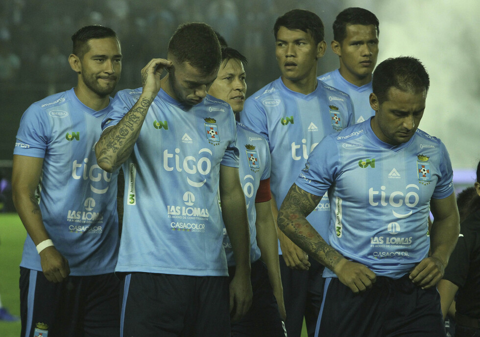 Jugadores de Blooming entran en paro