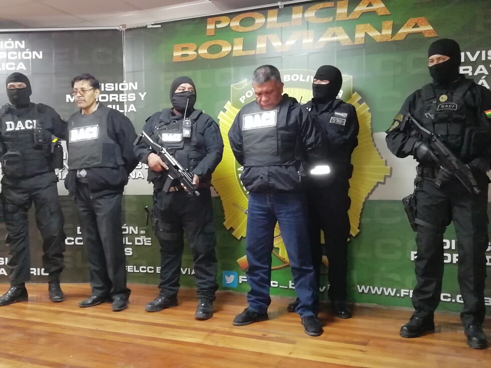 Envían a falsos fiscal y policía ante la justicia