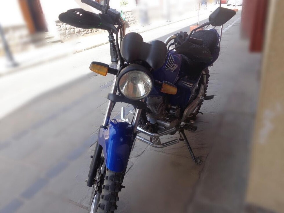 Sujeto recupera su moto robada el mismo día