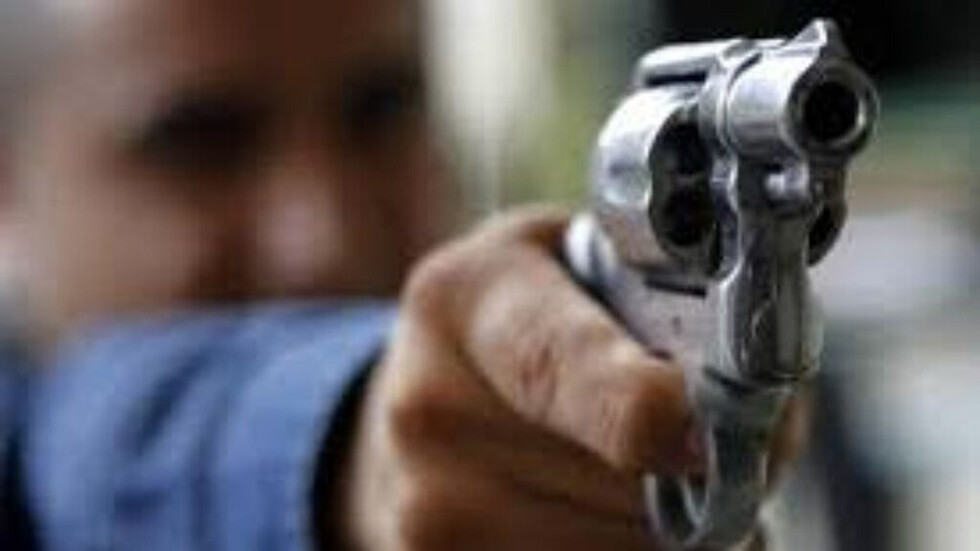 Asesinaron a una joven delante de su novio