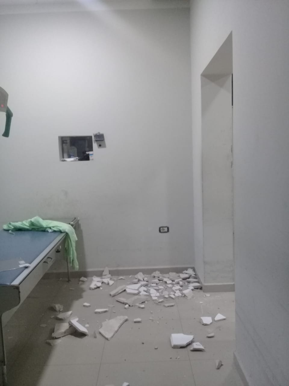 Placa de yeso impacta en la cabeza de una mujer en el Hospital Rubén Zelaya
