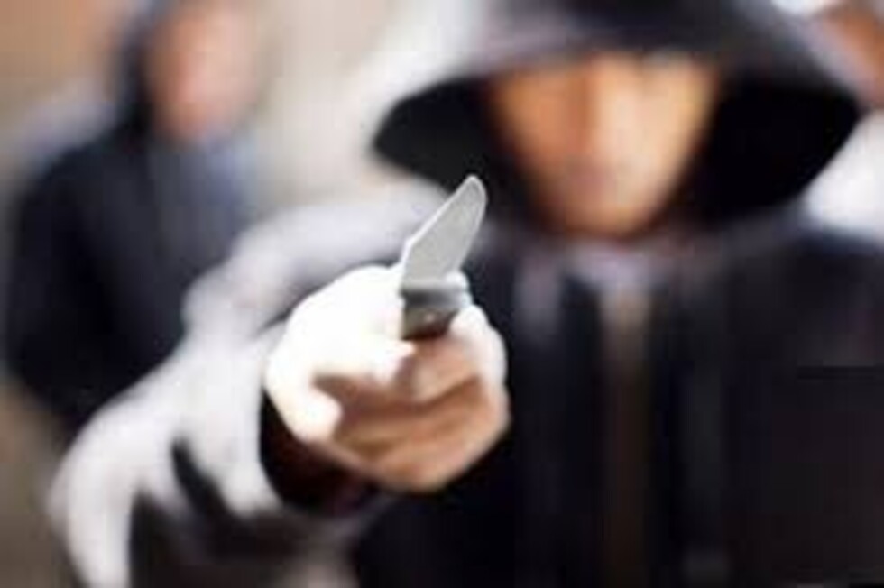Quiso cortar el rostro a un joven por 1 celular