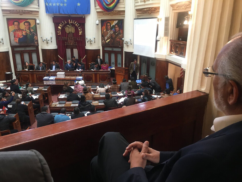 Asamblea pide a la Fiscalía investigar cuentas de Mesa