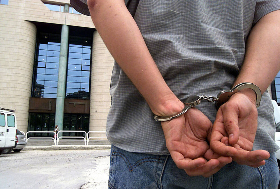 A la cárcel padrastro que  abusó de hijastra de 9 años