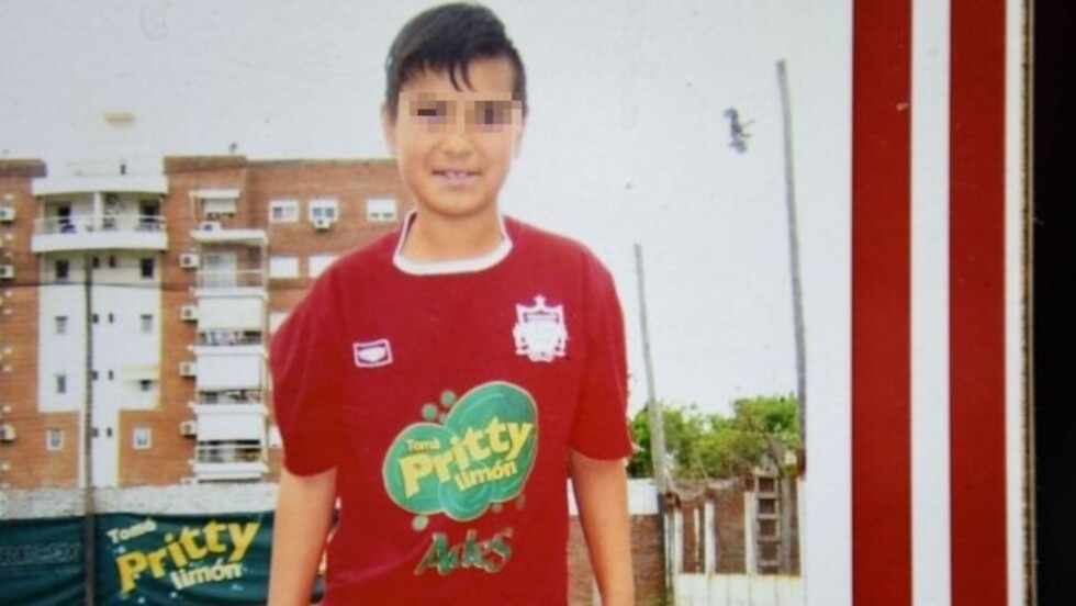 Miraba un partido de fútbol y una bala perdida lo mató