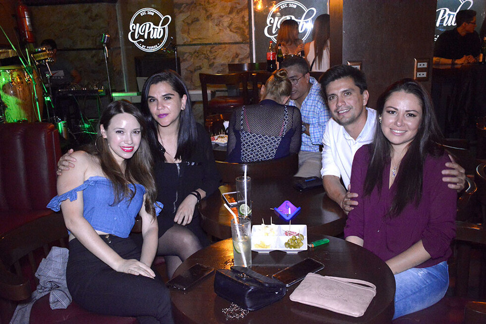 Finde musical  en El Pub by  Perros