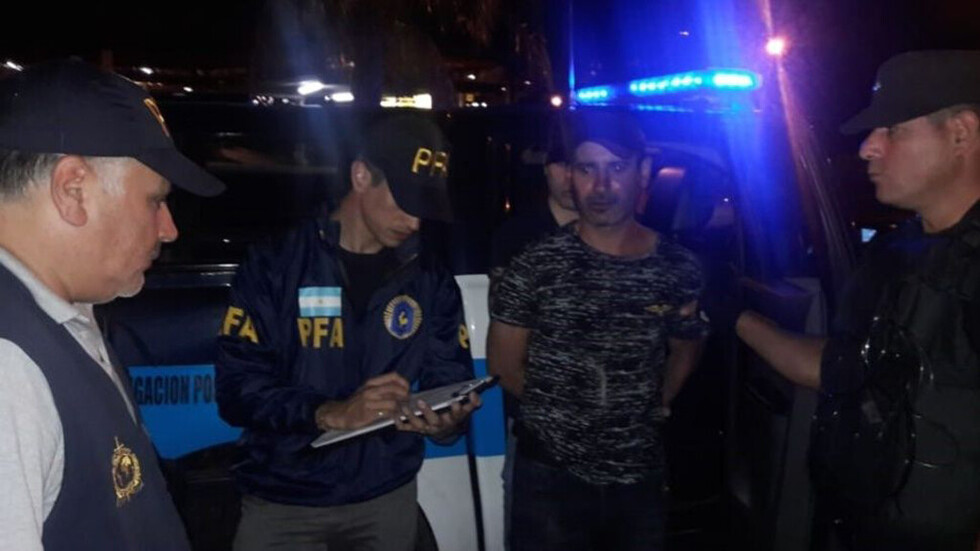 Cae ex militar español que mató a puñaladas a pareja