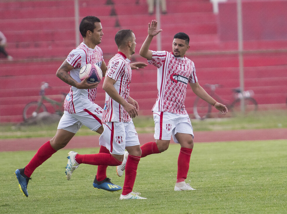 Independiente ensaya remates directos al arco
