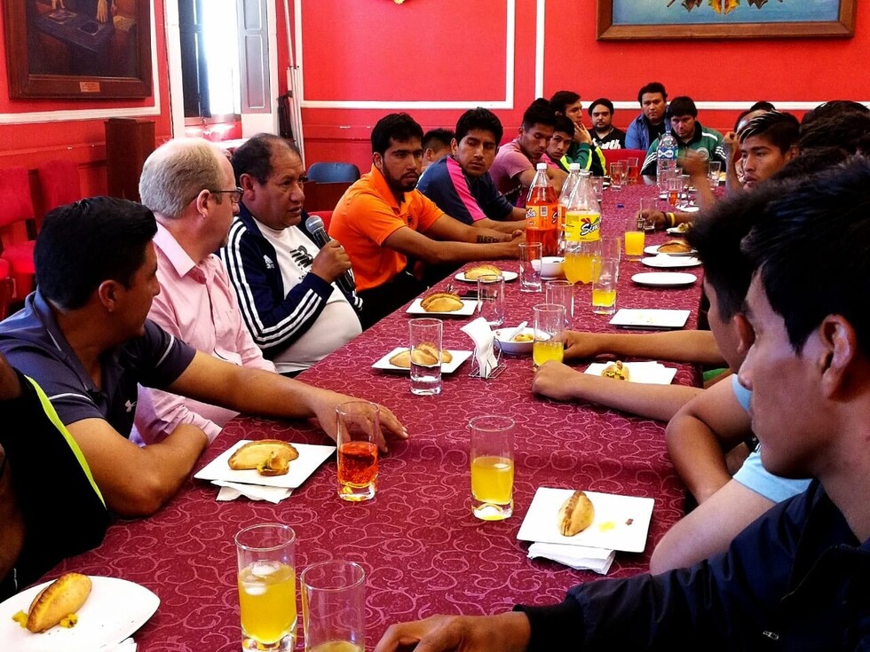 Gobernador reafirma apoyo al club Avilés Industrial