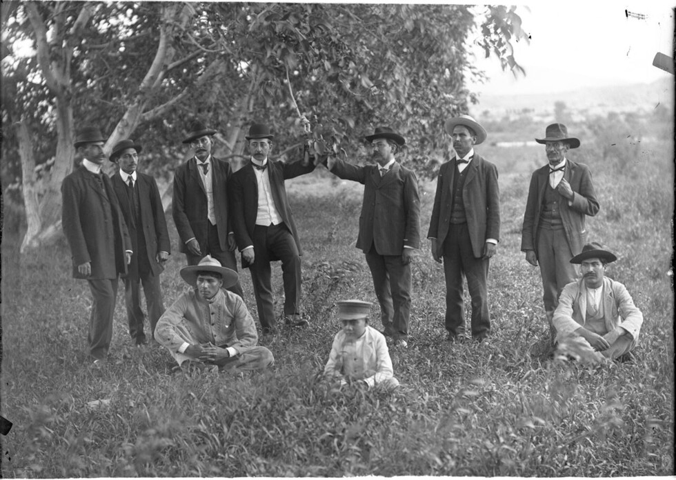 El traje y la corbata en  el tarijeño de antaño