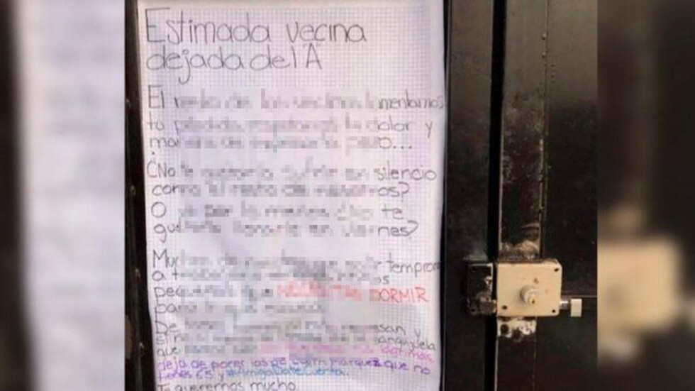 La dejó su novio, lloró y despertó a todos
