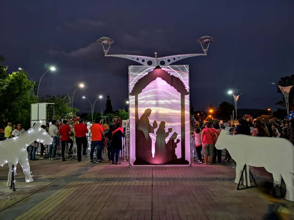 La navidad empieza a brillar en el parque Temático con el encendido de luces
