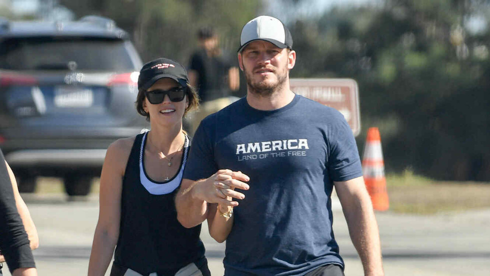 Chris confirma  romance con hija de Arnold