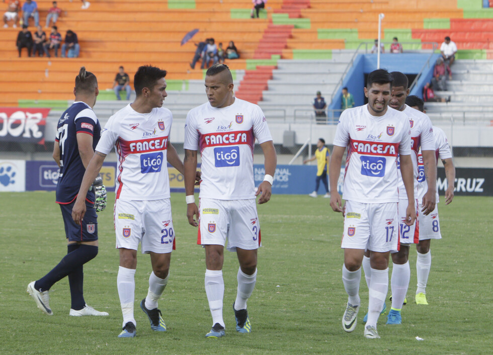 Universitario en un partido de vida o muerte