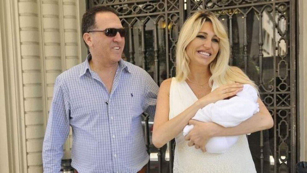 Kim se puso un  peligroso top y  mostró piel