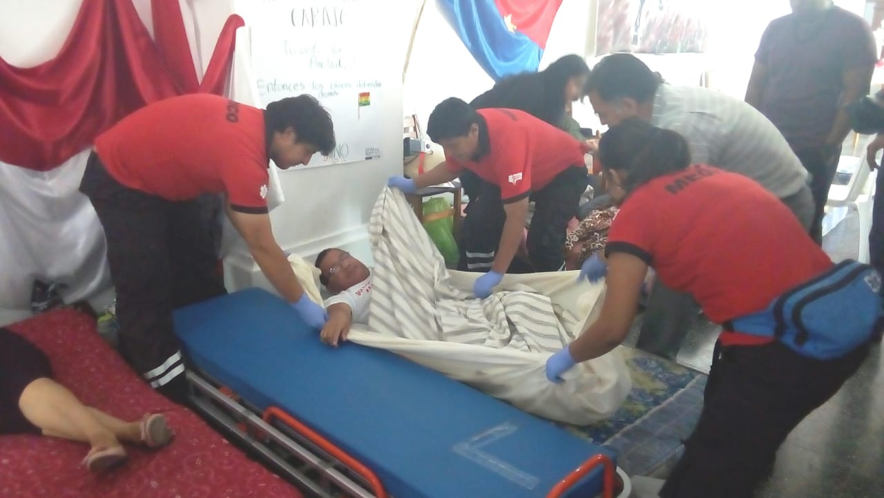 Ramos y Galarza son evacuados de la huelga de hambre