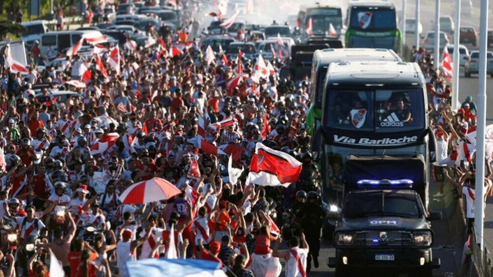 River volvió a su país y fue recibido por sus hinchas con una gran fiesta