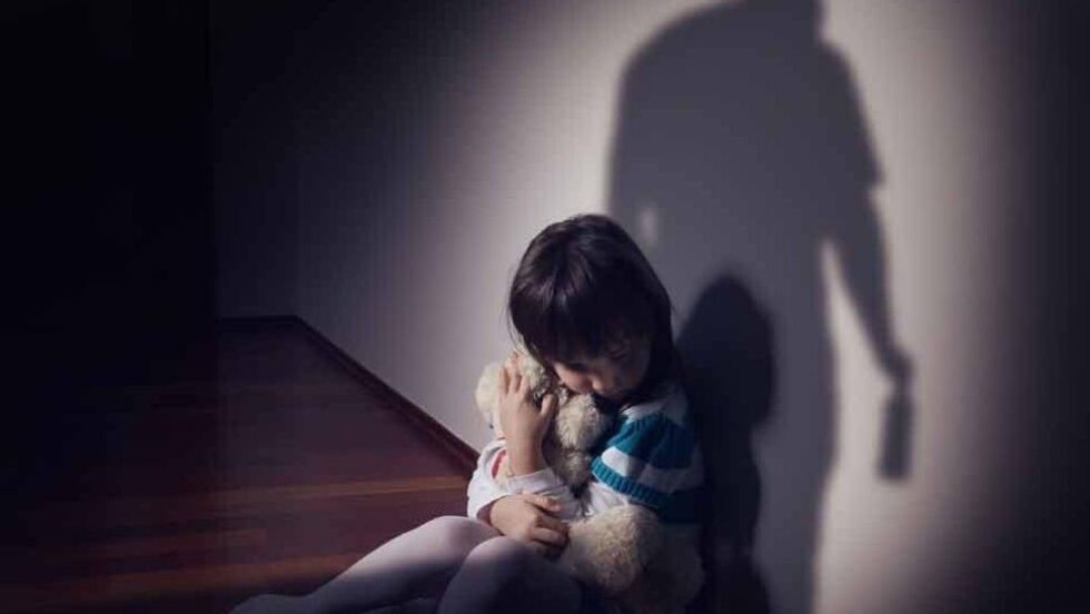 Se drogó, se emborrachó y violó a su hija