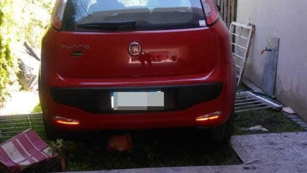 Dio marcha atrás el auto y mató a su empleada
