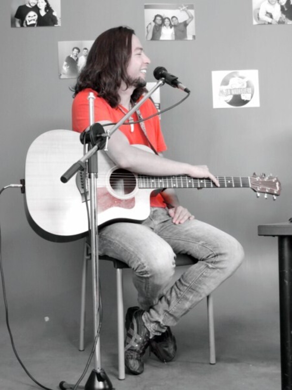 Rodrigo Rojas cantor y compositor