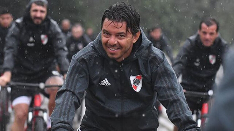 River inició los trabajos con una “bicicleta” bajo la lluvia