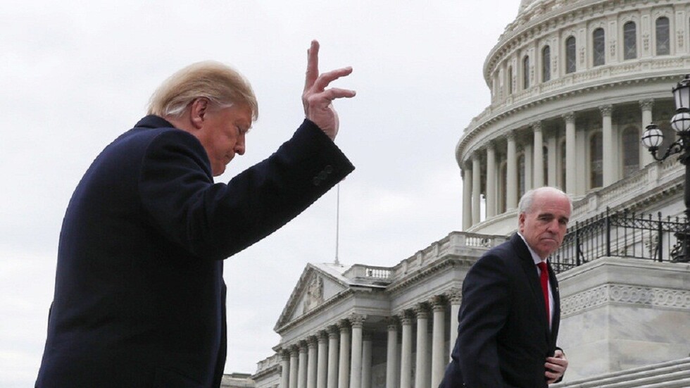 "Pérdida de tiempo": Trump abandona reunión urgente con líderes demócratas sobre el muro fronterizo