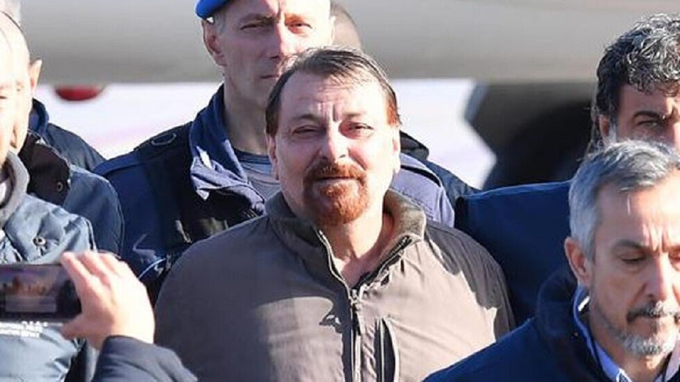 Cesare Battisti arriba a Roma: “Ahora sé que voy a ir a la cárcel”