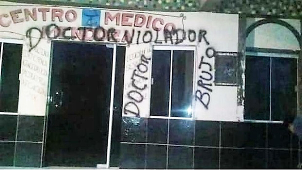 Ordenan aprehender a médico y farmacéutico por violación