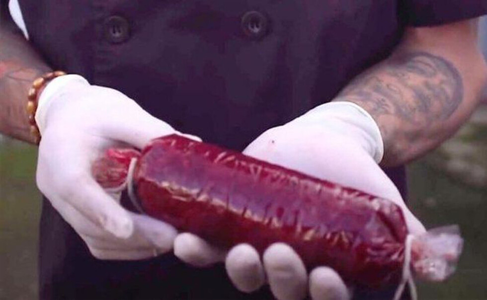 Vegano vende morcilla de sangre menstrual