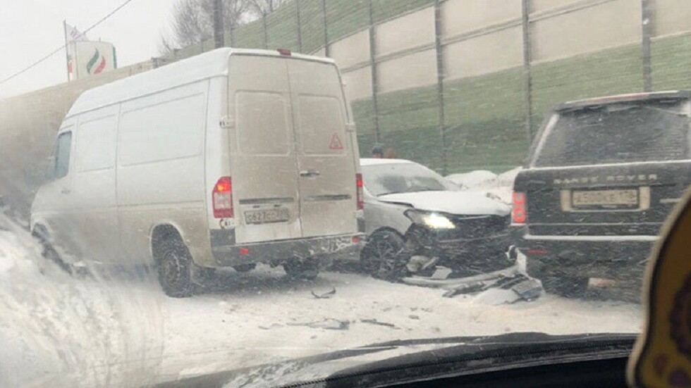 Una autopista cercana a Moscú queda bloqueada tras chocar 52 autos (FOTOS)