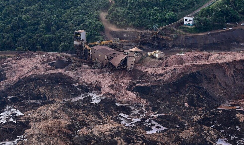 Un video muestra el momento exacto del colapso del dique que dejó más de 100 muertos en Brasil