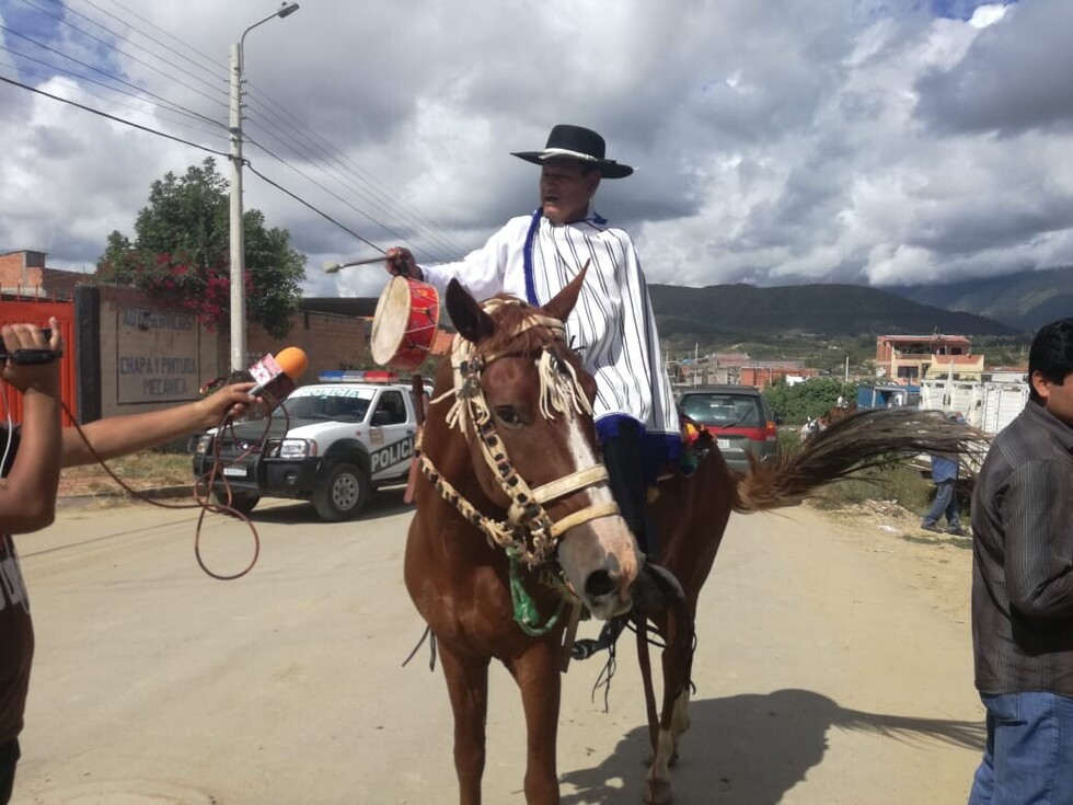 Comparsas y jinetes listos para anunciar el carnaval al son del erque y la caja (FOTOS)