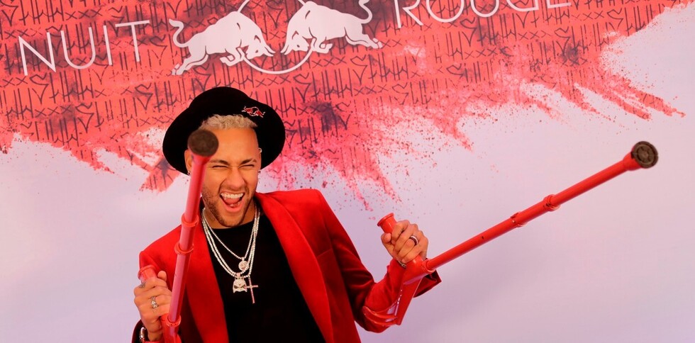 Neymar cantó y bailó en su megafiesta
