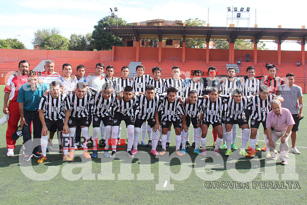 Por la Sociedad Geográfica y de Historia Tarija: Homenaje al Club 15 de Abril en sus 100 años