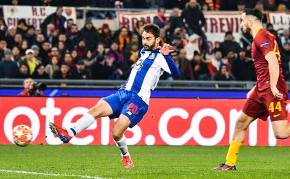 Adrián López contiene el ímpetu de Roma y deja a Porto con vida