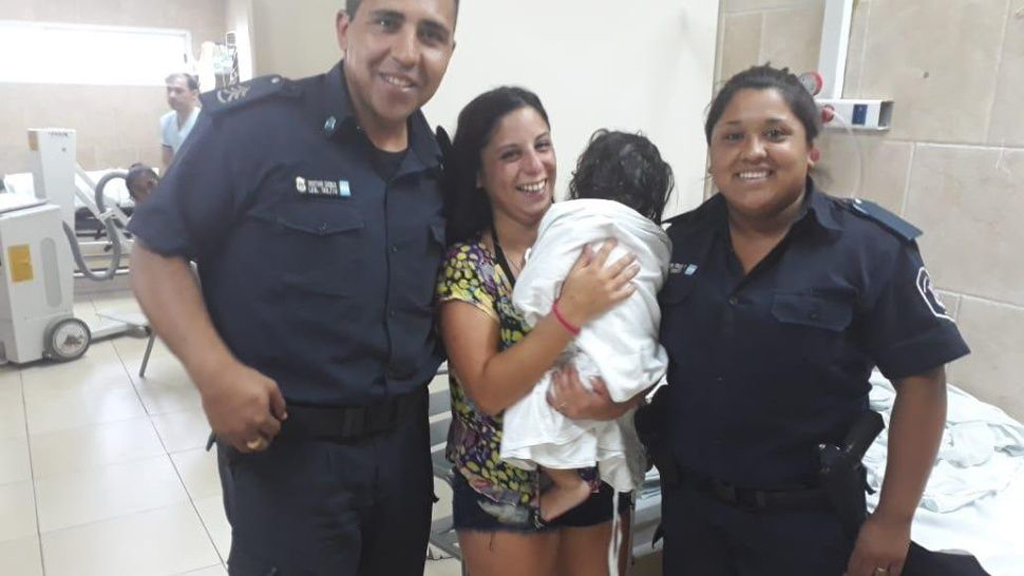 Resucitaron  a bebé que  había caído  a la piscina